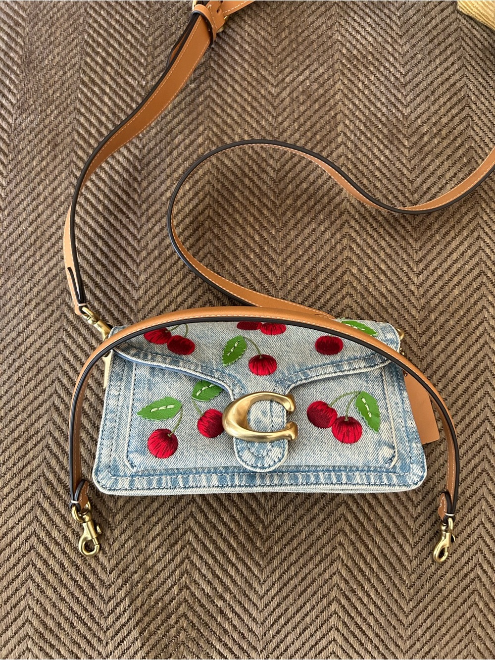 Coach Tabby Shoulder Bag 20 cherry embroidery - Picture 2 of 10